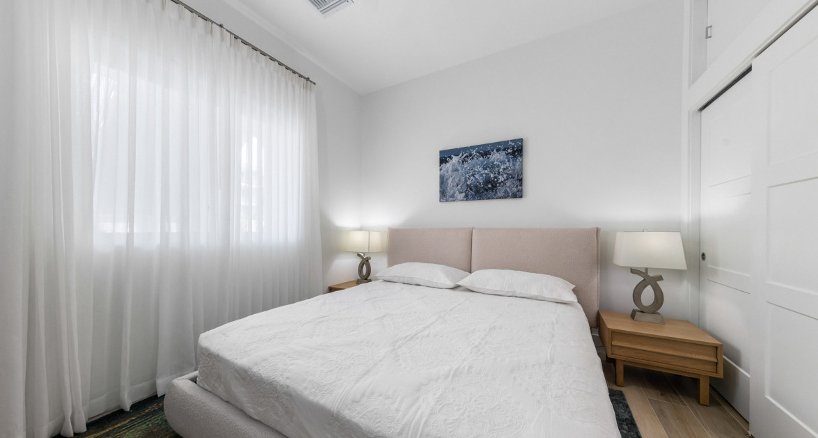 28 Sunset Point | Well Appointed Seafront Unit | 1-Bed/ 1.5 Bath - Image 6