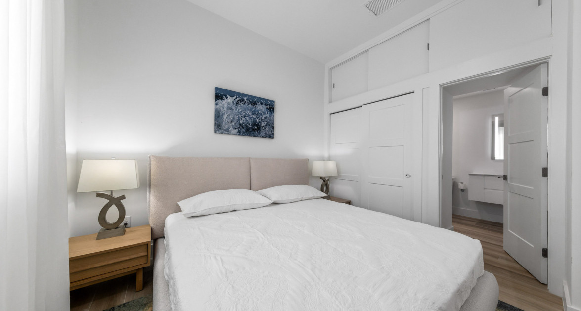 28 Sunset Point | Well Appointed Seafront Unit | 1-Bed/ 1.5 Bath - Image 7