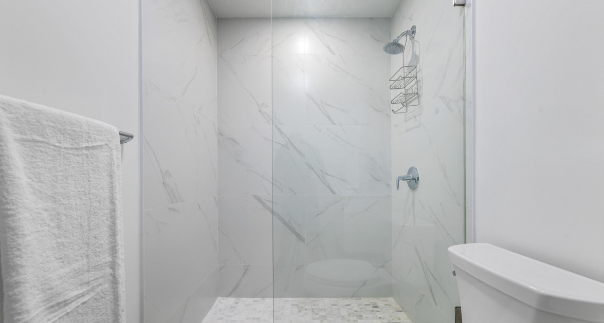 28 Sunset Point | Well Appointed Seafront Unit | 1-Bed/ 1.5 Bath - Image 8