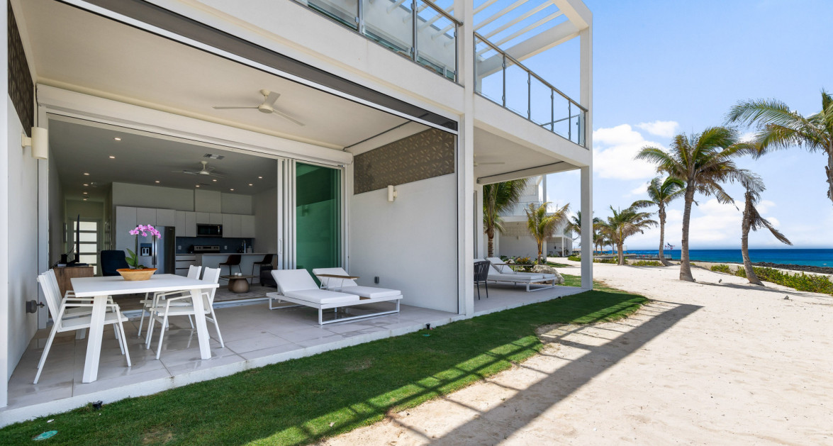 28 Sunset Point | Well Appointed Seafront Unit | 1-Bed/ 1.5 Bath - Image 10