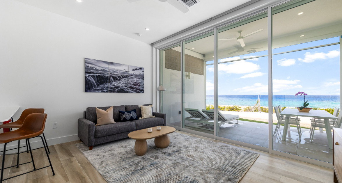 28 Sunset Point | Well Appointed Seafront Unit | 1-Bed/ 1.5 Bath - Image 1