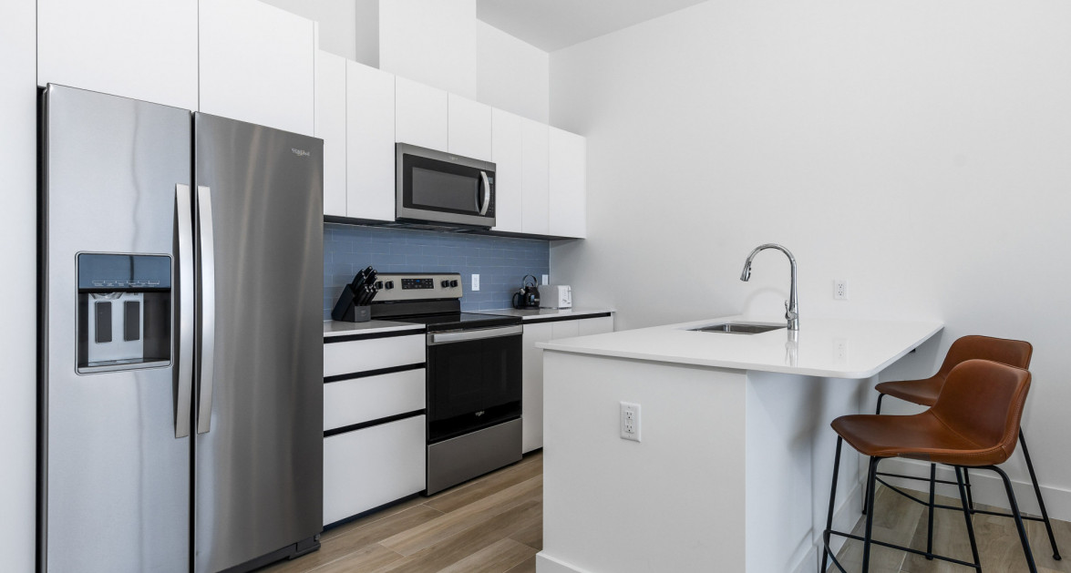 28 Sunset Point | Well Appointed Seafront Unit | 1-Bed/ 1.5 Bath - Image 4