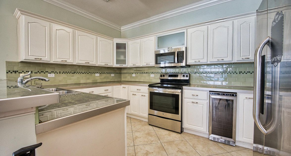 South Shore 302 - Oceanfront 3 Bed with 7.6%+ Gross ROI Potential! - Image 2