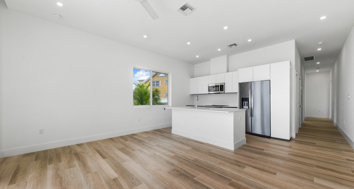 30 SUNSET POINT: EXTENDED 1-BED1.5 BATH SEAFRONT END UNIT - Image 3