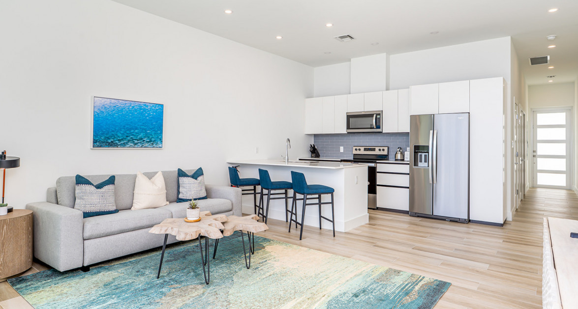 31 Sunset Point- Seafront, 2nd Floor, Unbelievable Views! 1-Bed/ 1.5-Bath - Image 1