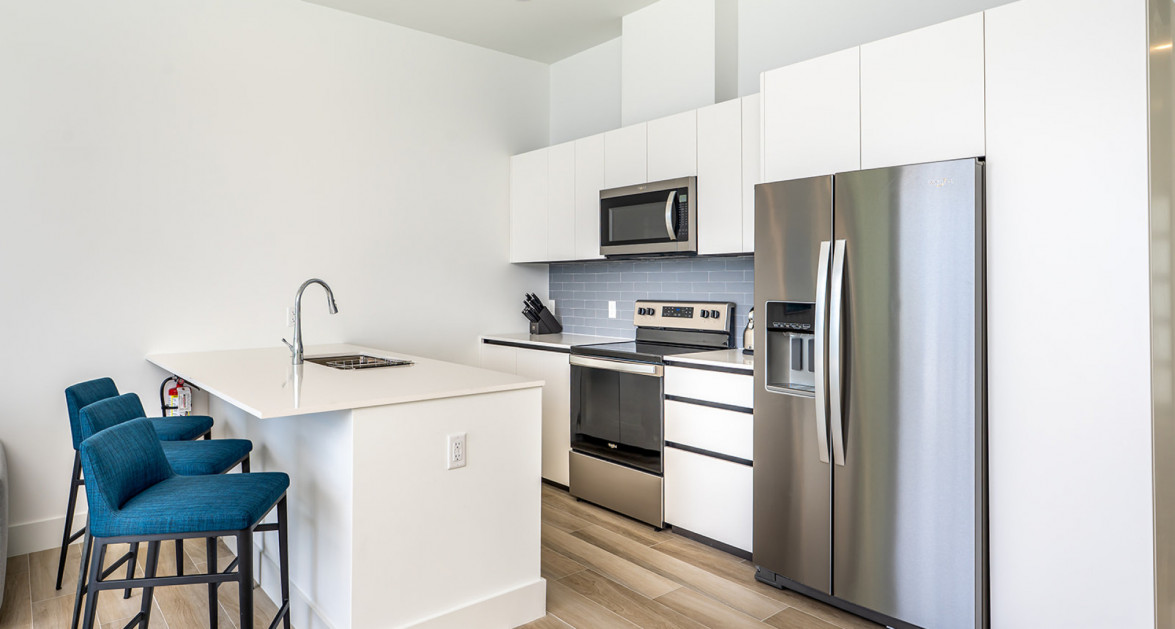 31 Sunset Point- Seafront, 2nd Floor, Unbelievable Views! 1-Bed/ 1.5-Bath - Image 2