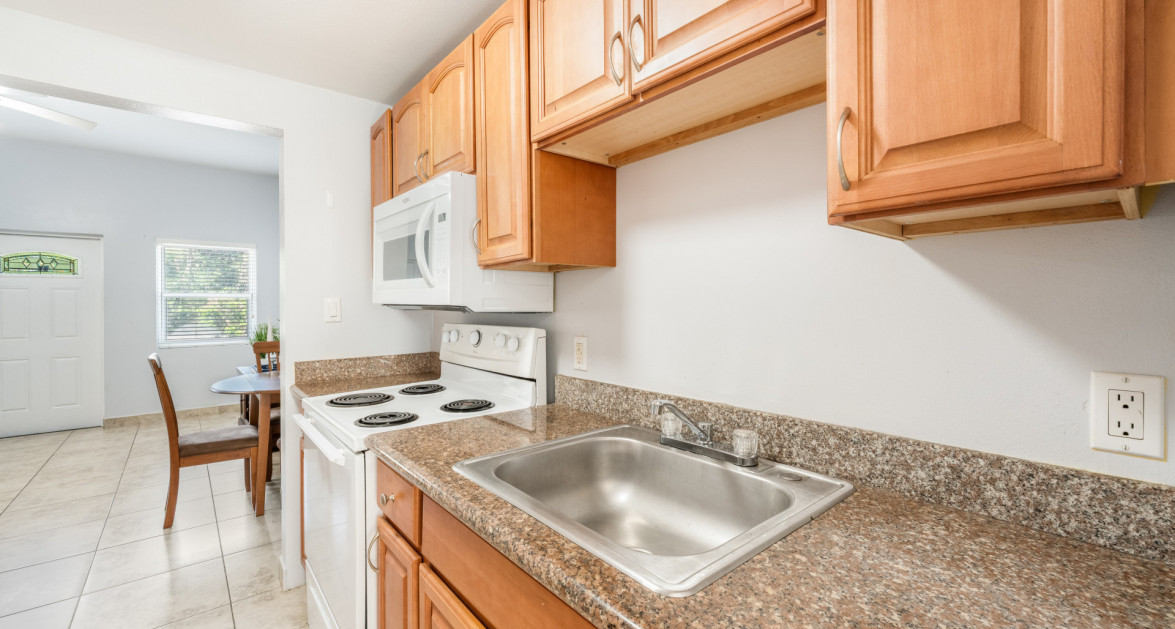 #38 Executive Suites | George Town - Investor Opportunity, 1 Bed Middle unit - Image 5