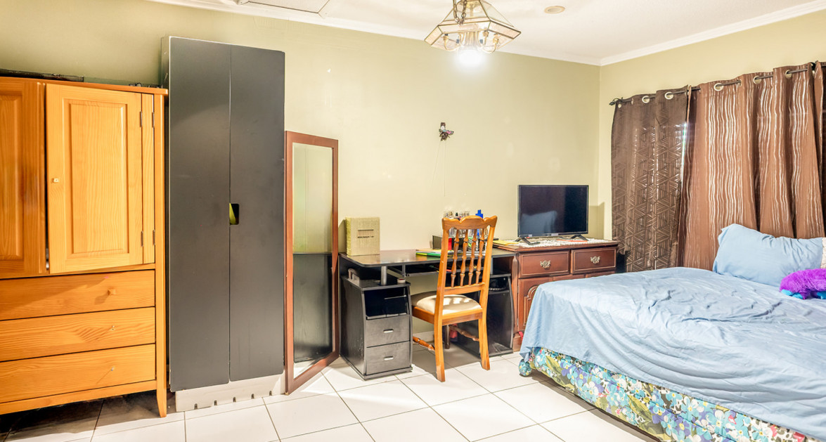 Prospect 4 bedroom home with 2 cottages - Image 14