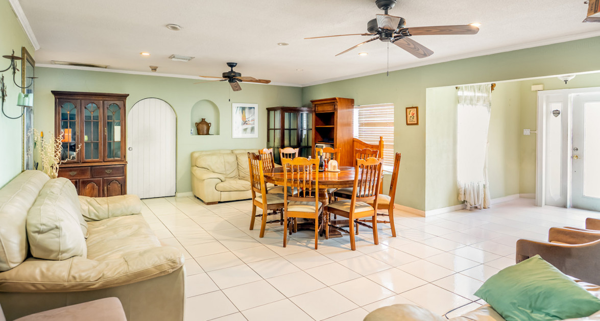 Prospect 4 bedroom home with 2 cottages - Image 7