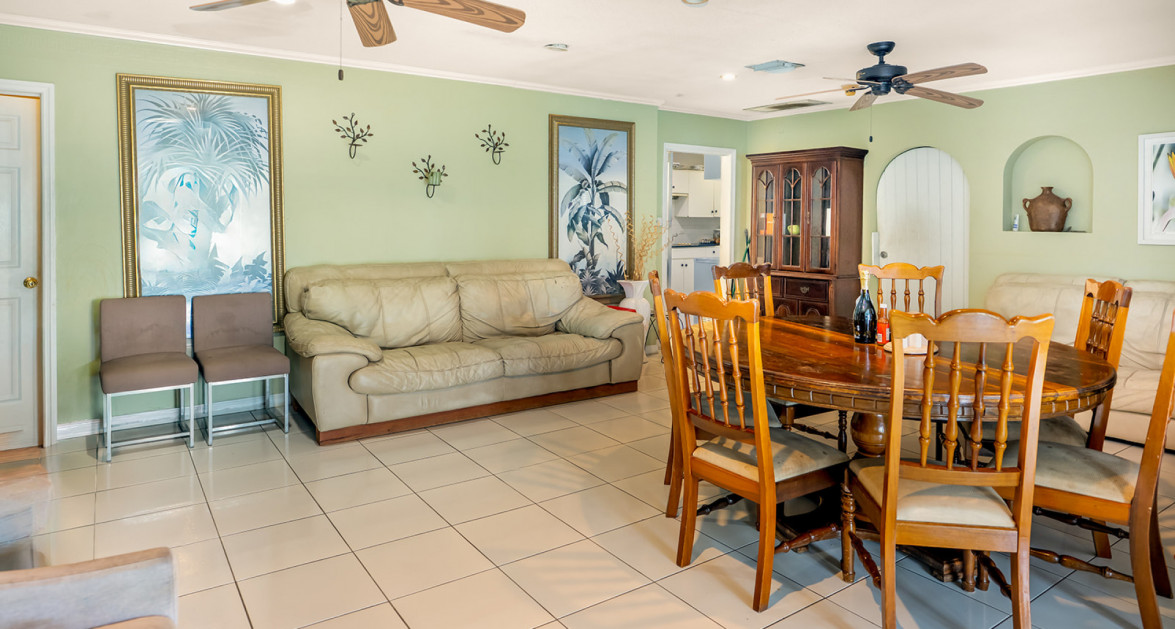 Prospect 4 bedroom home with 2 cottages - Image 6
