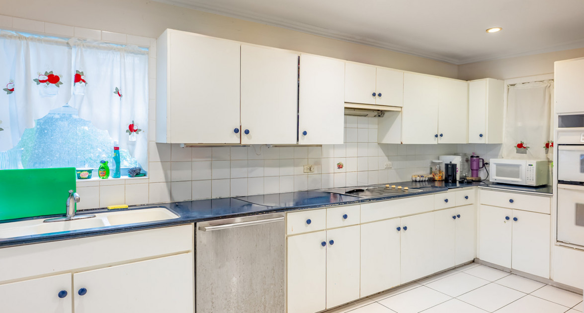 Prospect 4 bedroom home with 2 cottages - Image 9