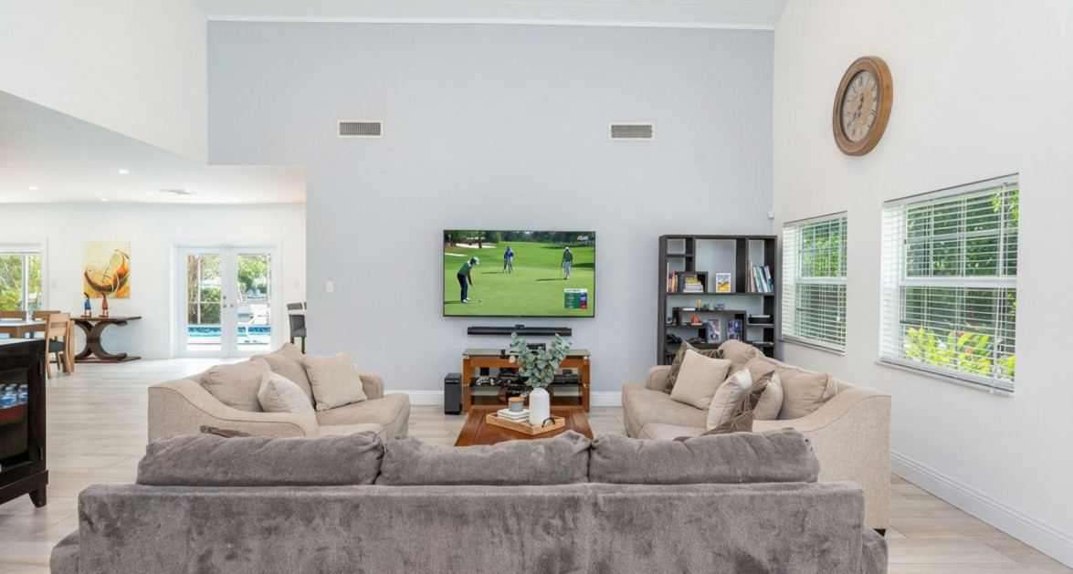 56 Nelson Quay | Canal-Front Elegance in Governor’s Harbour - Image 7