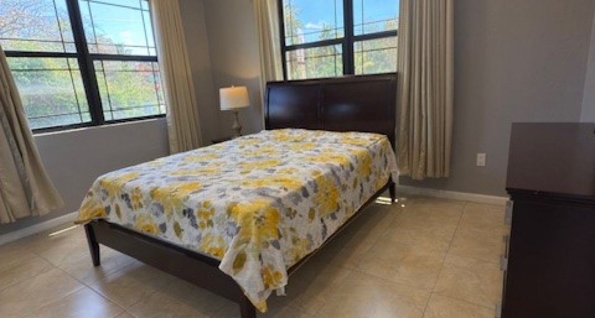 6 Bedroom across from Beautiful Breakers Beach - Image 16