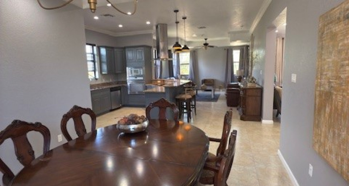 6 Bedroom across from Beautiful Breakers Beach - Image 8