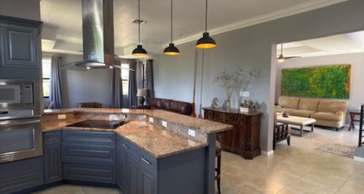 6 Bedroom across from Beautiful Breakers Beach - Image 21