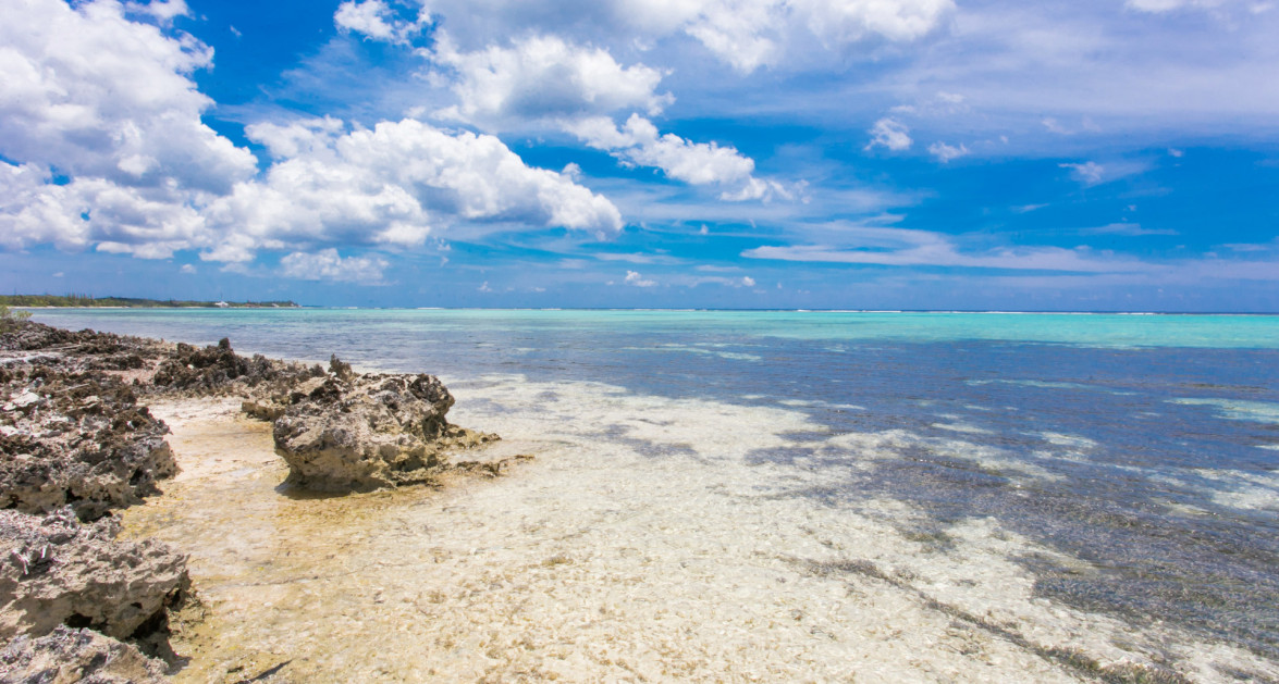 6 Bedroom across from Beautiful Breakers Beach - Image 2