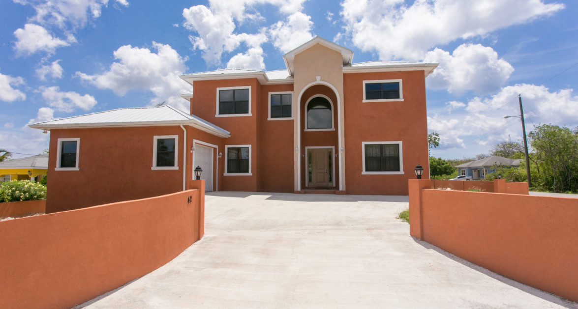 6 Bedroom across from Beautiful Breakers Beach - Image 3