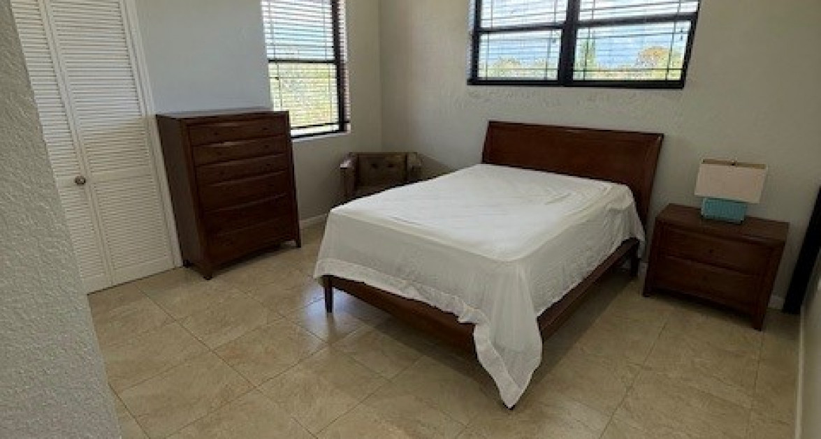 6 Bedroom across from Beautiful Breakers Beach - Image 13