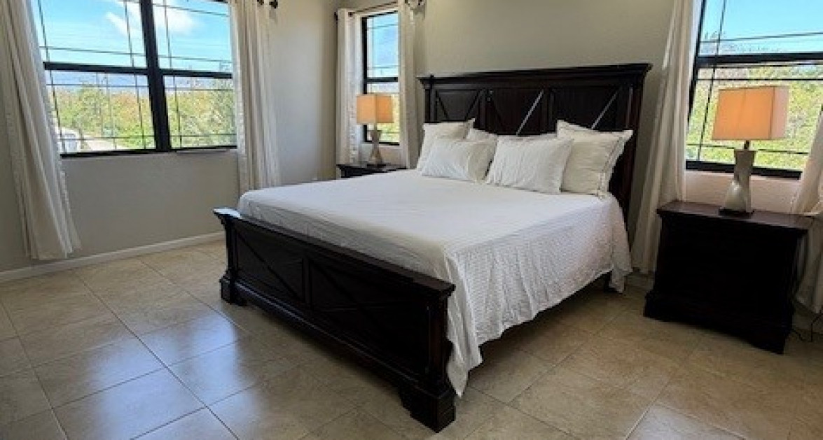 6 Bedroom across from Beautiful Breakers Beach - Image 27