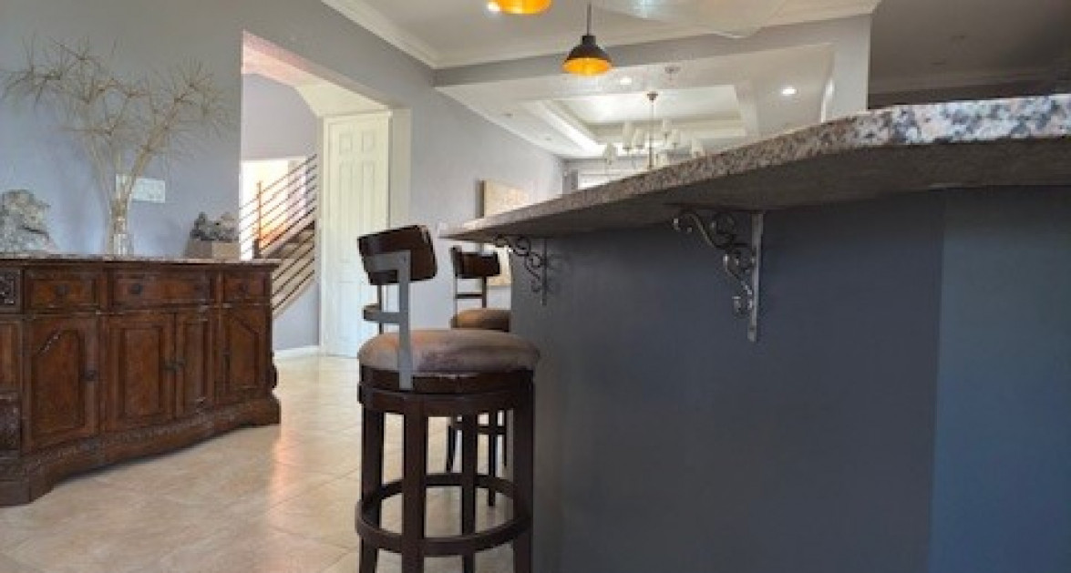 6 Bedroom across from Beautiful Breakers Beach - Image 34