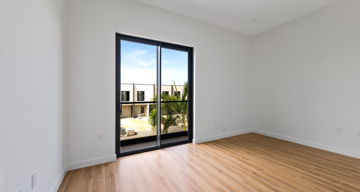 6 PRIVÉ, SOUTH SOUND | UPGRADED 2-BED/2.5-BATH POOL VIEW END UNIT - Image 12