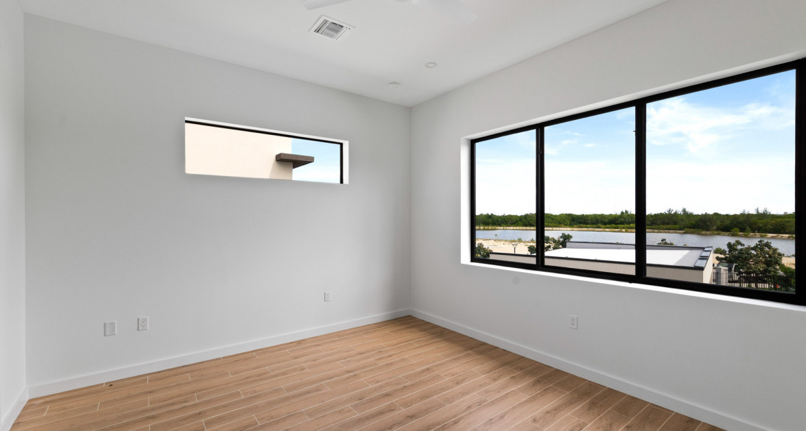 6 PRIVÉ, SOUTH SOUND | UPGRADED 2-BED/2.5-BATH POOL VIEW END UNIT - Image 10