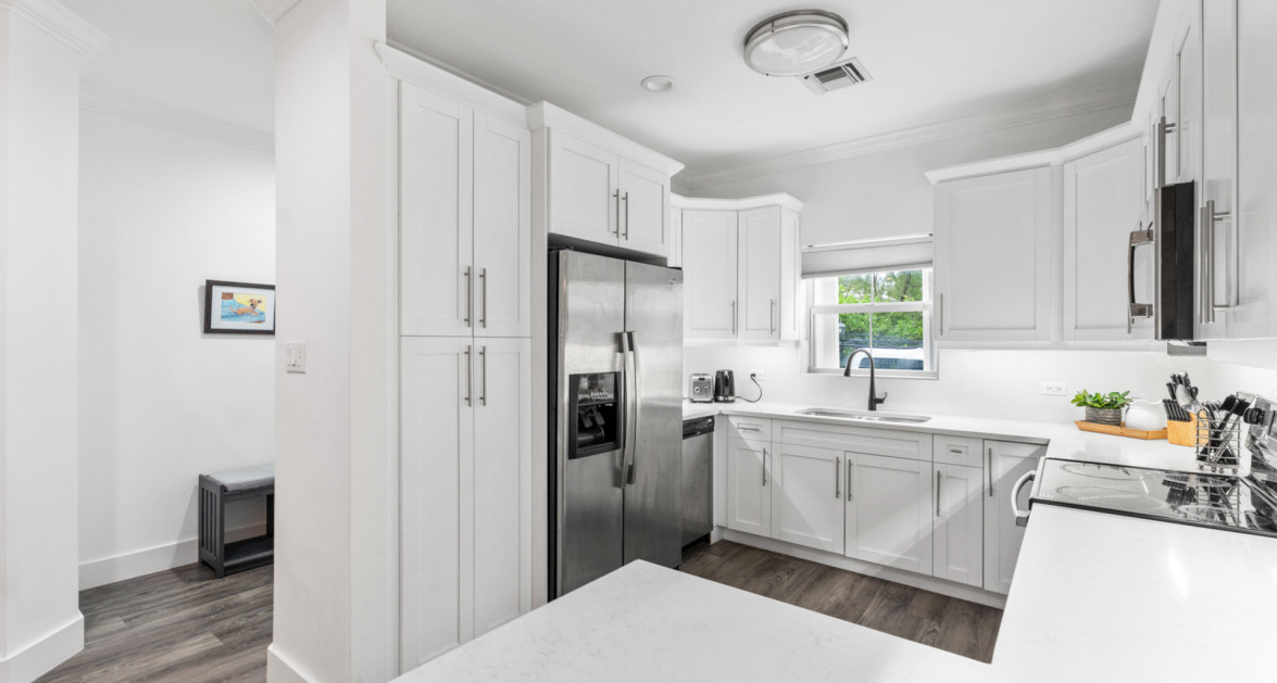 7 SNUG HARBOUR VILLAS | UPDATED 2?BED, 2.5?BATH IN A PRIME SEVEN MILE BEACH CORRIDOR COMMUNITY - Image 3