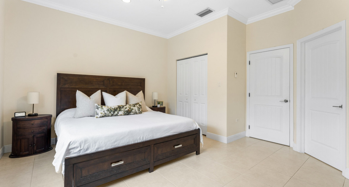 7 SNUG HARBOUR VILLAS | UPDATED 2?BED, 2.5?BATH IN A PRIME SEVEN MILE BEACH CORRIDOR COMMUNITY - Image 11