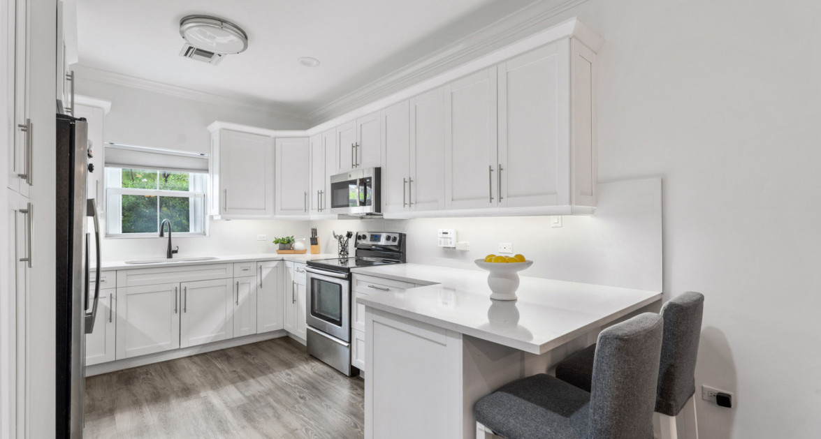 7 SNUG HARBOUR VILLAS | UPDATED 2?BED, 2.5?BATH IN A PRIME SEVEN MILE BEACH CORRIDOR COMMUNITY - Image 1