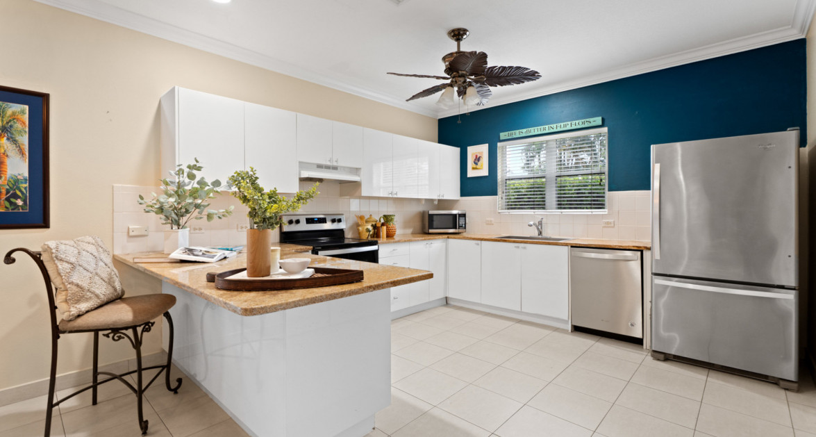 8 GRAND PALMS | BEAUTIFULLY PRESENTED, LARGE 2-BED UNIT IN PRIME SOUTH SOUND COMPLEX - Image 5