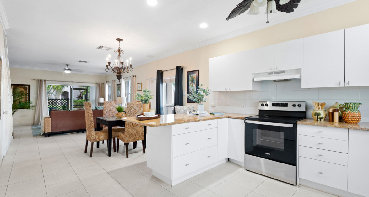 8 GRAND PALMS | BEAUTIFULLY PRESENTED, LARGE 2-BED UNIT IN PRIME SOUTH SOUND COMPLEX - Image 8