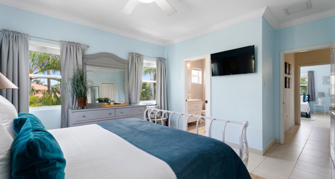 8 GRAND PALMS | BEAUTIFULLY PRESENTED, LARGE 2-BED UNIT IN PRIME SOUTH SOUND COMPLEX - Image 18