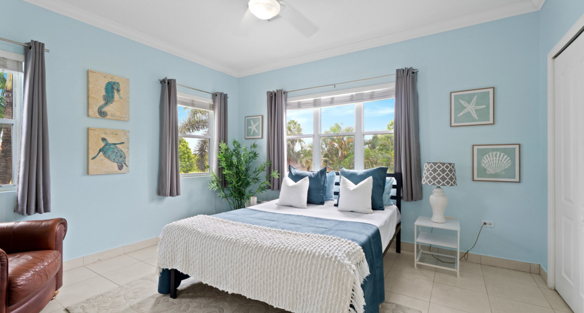 8 GRAND PALMS | BEAUTIFULLY PRESENTED, LARGE 2-BED UNIT IN PRIME SOUTH SOUND COMPLEX - Image 12