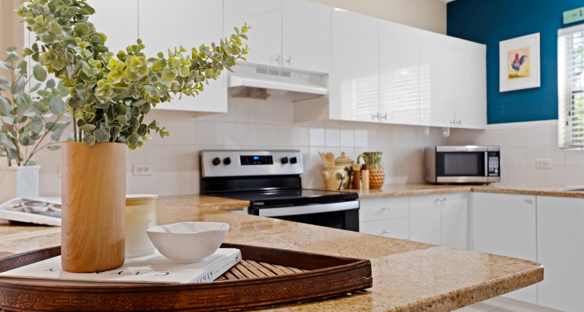 8 GRAND PALMS | BEAUTIFULLY PRESENTED, LARGE 2-BED UNIT IN PRIME SOUTH SOUND COMPLEX - Image 6