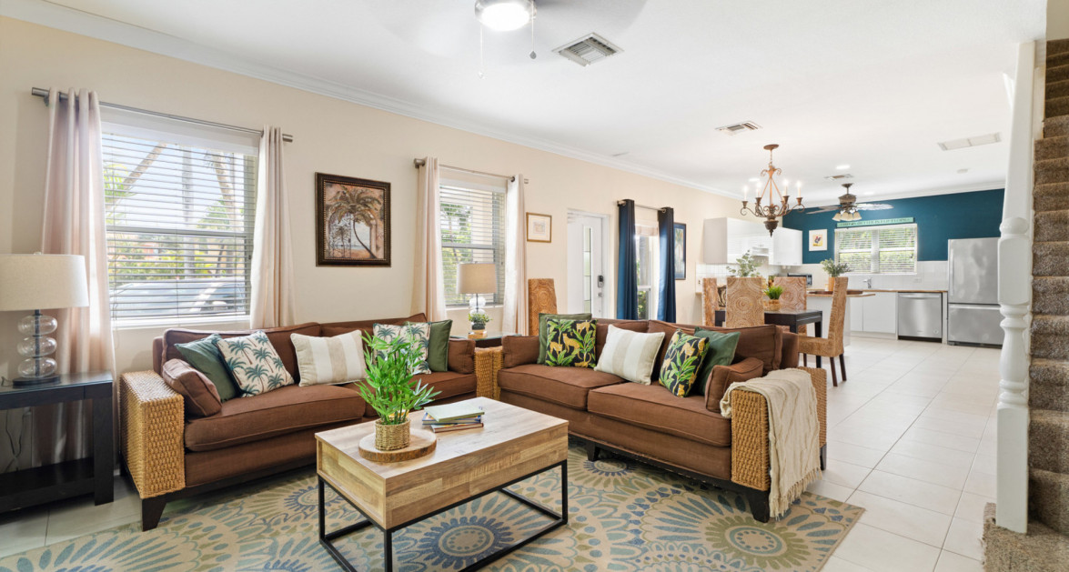 8 GRAND PALMS | BEAUTIFULLY PRESENTED, LARGE 2-BED UNIT IN PRIME SOUTH SOUND COMPLEX - Image 1