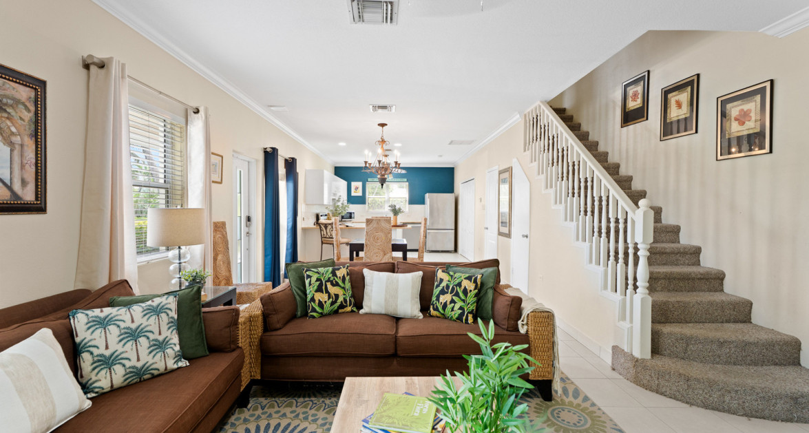 8 GRAND PALMS | BEAUTIFULLY PRESENTED, LARGE 2-BED UNIT IN PRIME SOUTH SOUND COMPLEX - Image 3