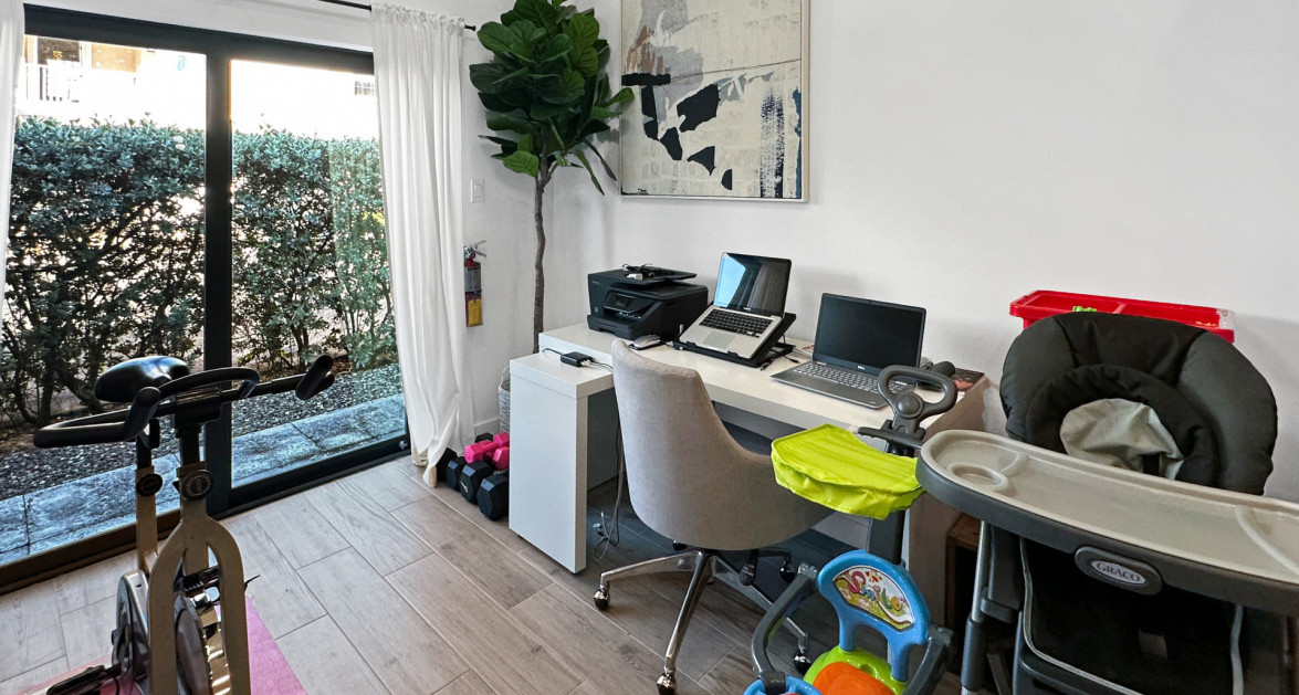 Amaray 1 Bedroom Contemporary Condominium - Image 5