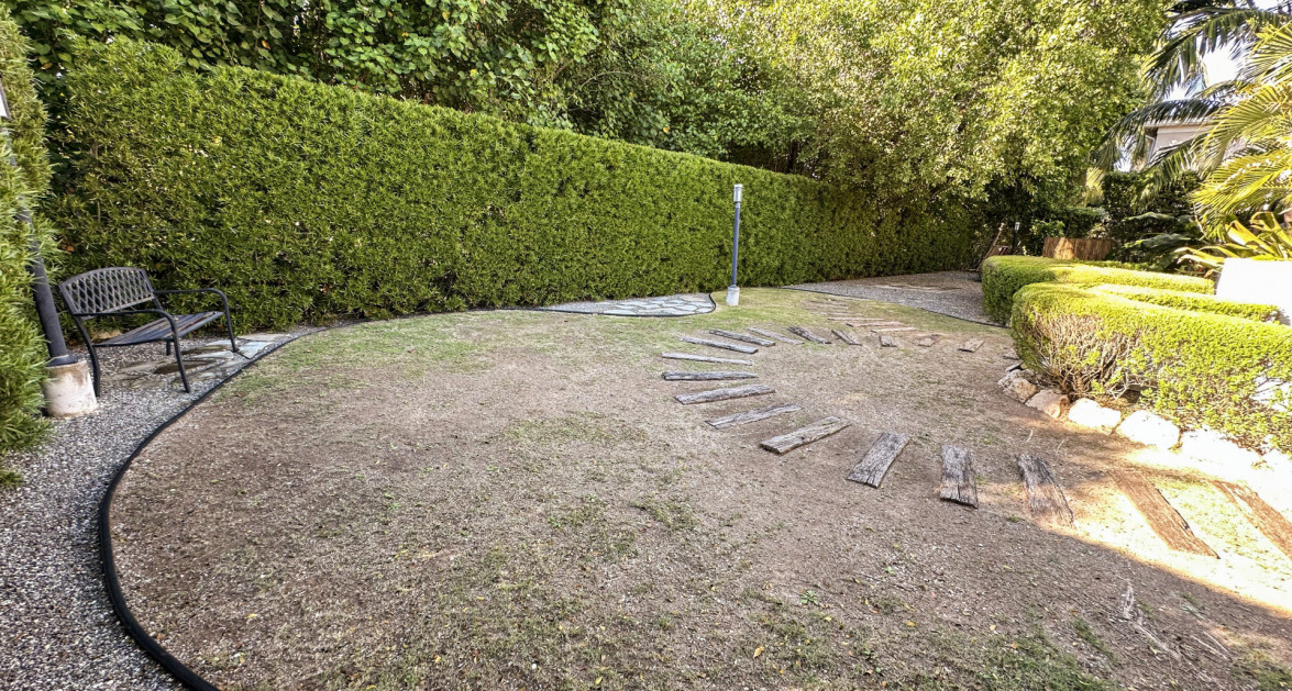 Amaray 1 Bedroom Contemporary Condominium - Image 12