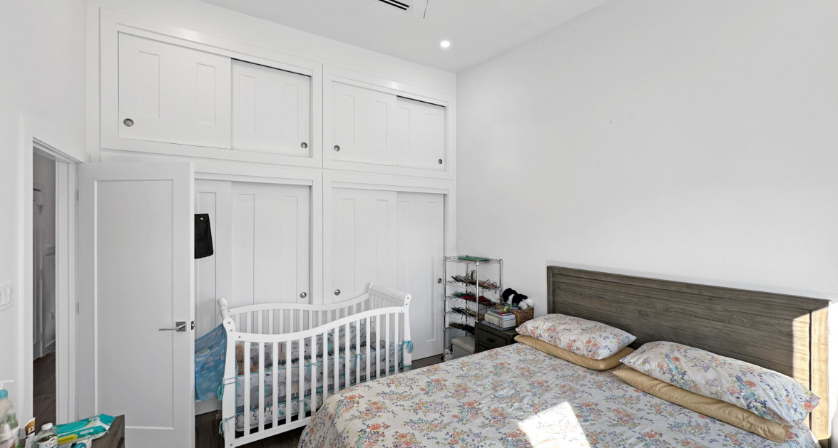 Amaray 1 Bedroom Contemporary Condominium - Image 7