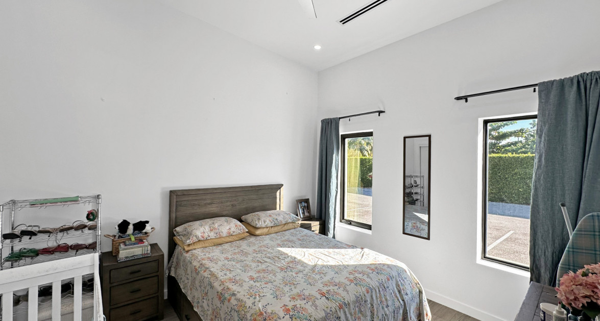 Amaray 1 Bedroom Contemporary Condominium - Image 6