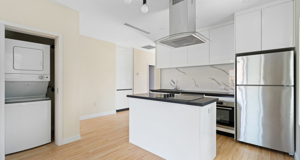 Arza - New Construction - Biggest 2 Bed 2 Bath + Den Unit! - Image 5