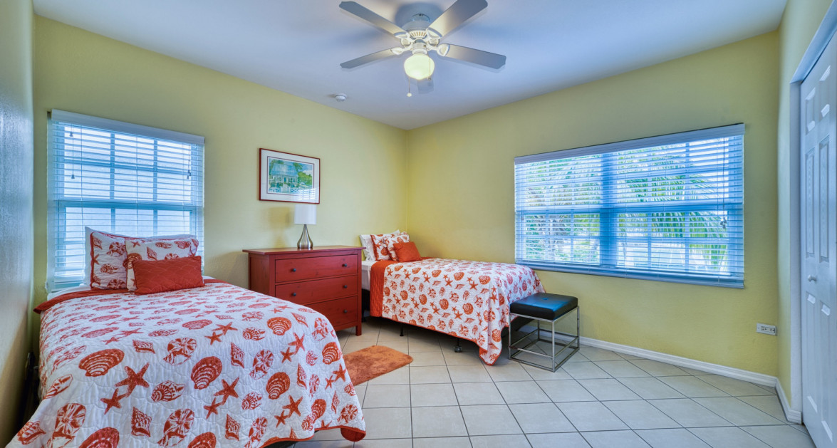 Azure Breeze Beachfront 3-Bedroom Villa - Image 12
