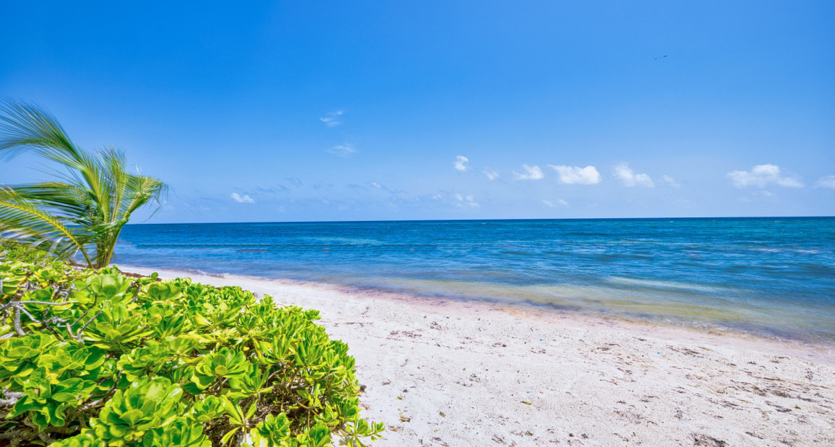 Azure Breeze Beachfront 3-Bedroom Villa - Image 18