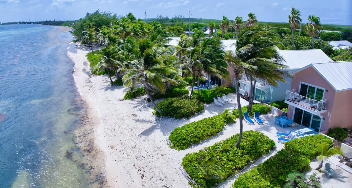 Azure Breeze Beachfront 3-Bedroom Villa - Image 17
