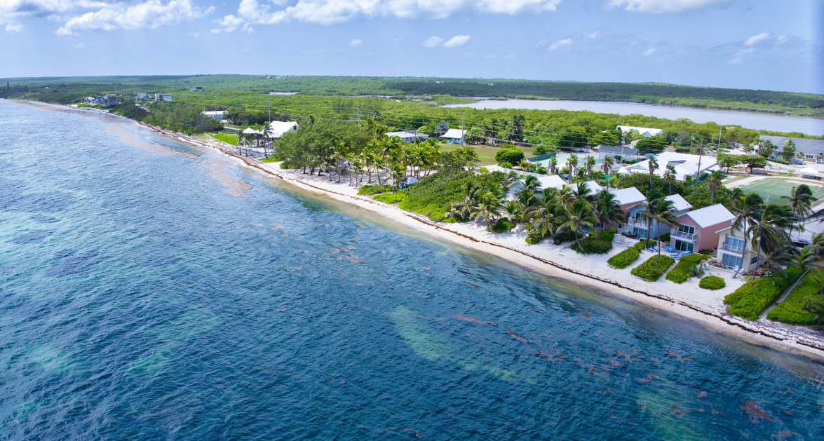 Azure Breeze Beachfront 3-Bedroom Villa - Image 21