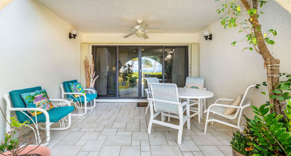 Beachfront #22 Villas Pappagallo - Image 17