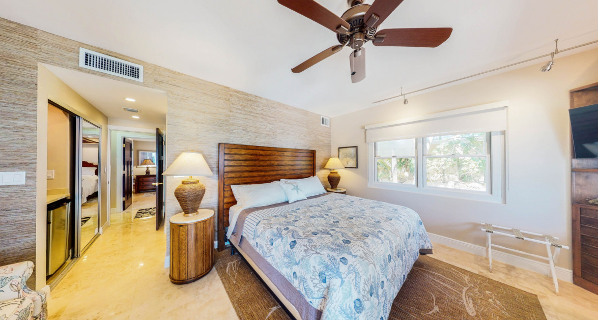 Beachfront Home - Prospect Point - Image 10