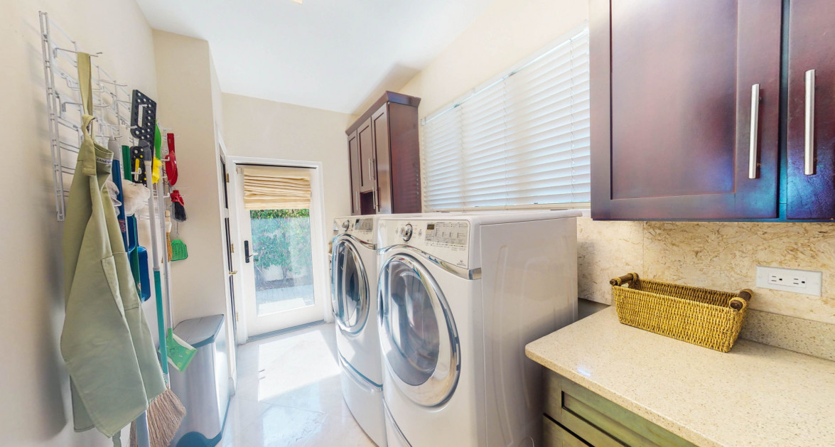 Beachfront Home - Prospect Point - Image 14