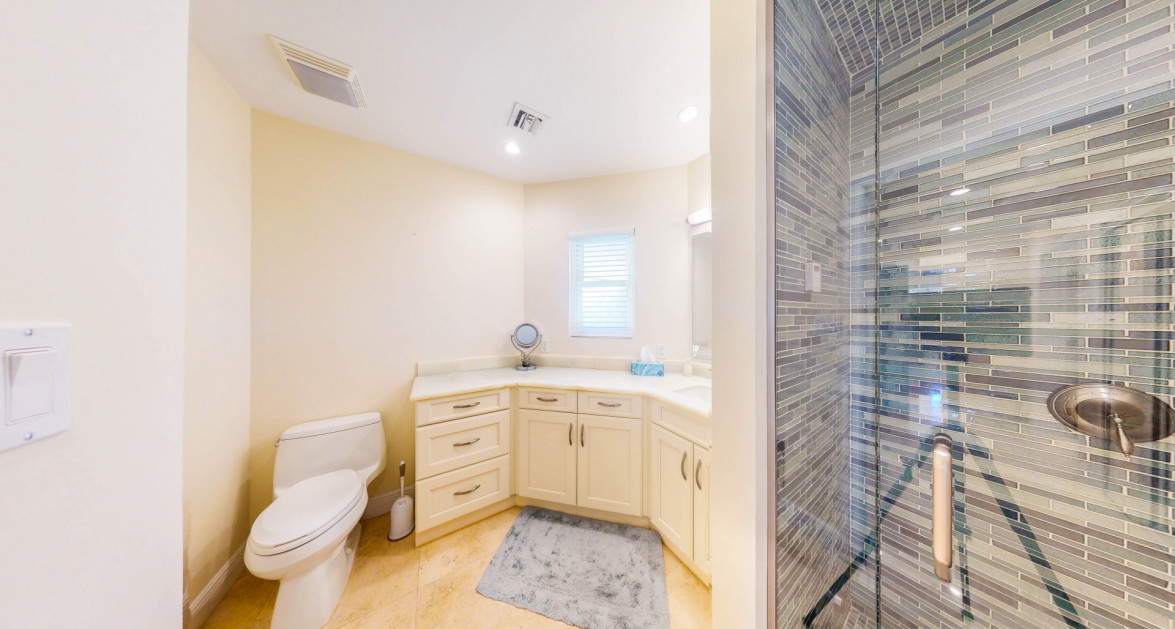 Beachfront Home - Prospect Point - Image 18