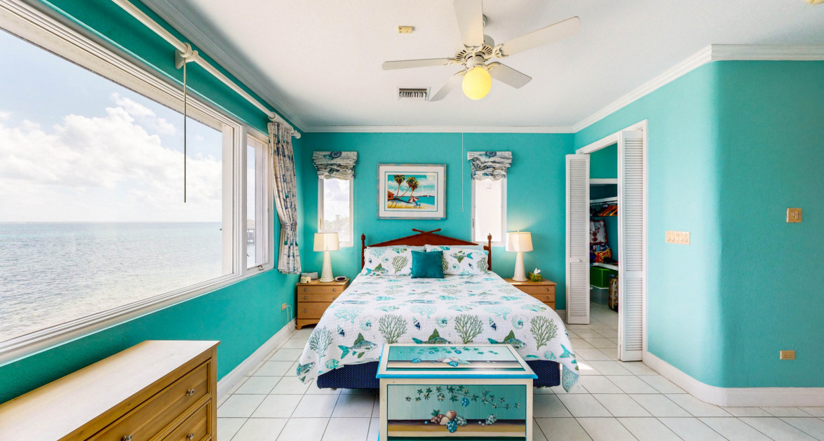 Beachfront Retreat with Pool and Stunning Views - Image 7